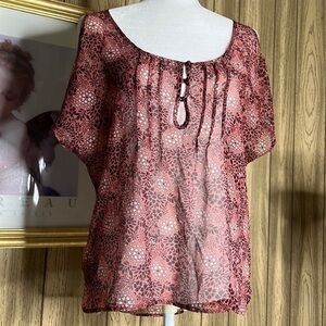 LC LAUREN CONRAD WOMANS MEDIUM PRINT BLOUSE